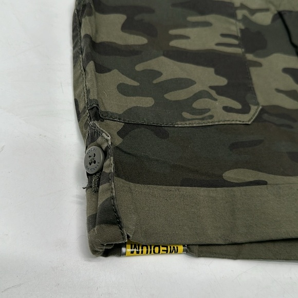 New🇺🇸 Sanctuary Social Standard Women's Hero Relaxed Camo Utility Shorts - Picture 5 of 6